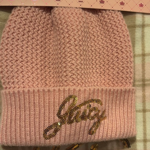BNWT JUICY COUTURE Pink Plaid and Sequin Beanie and Scarf Set - Picture 3 of 6
